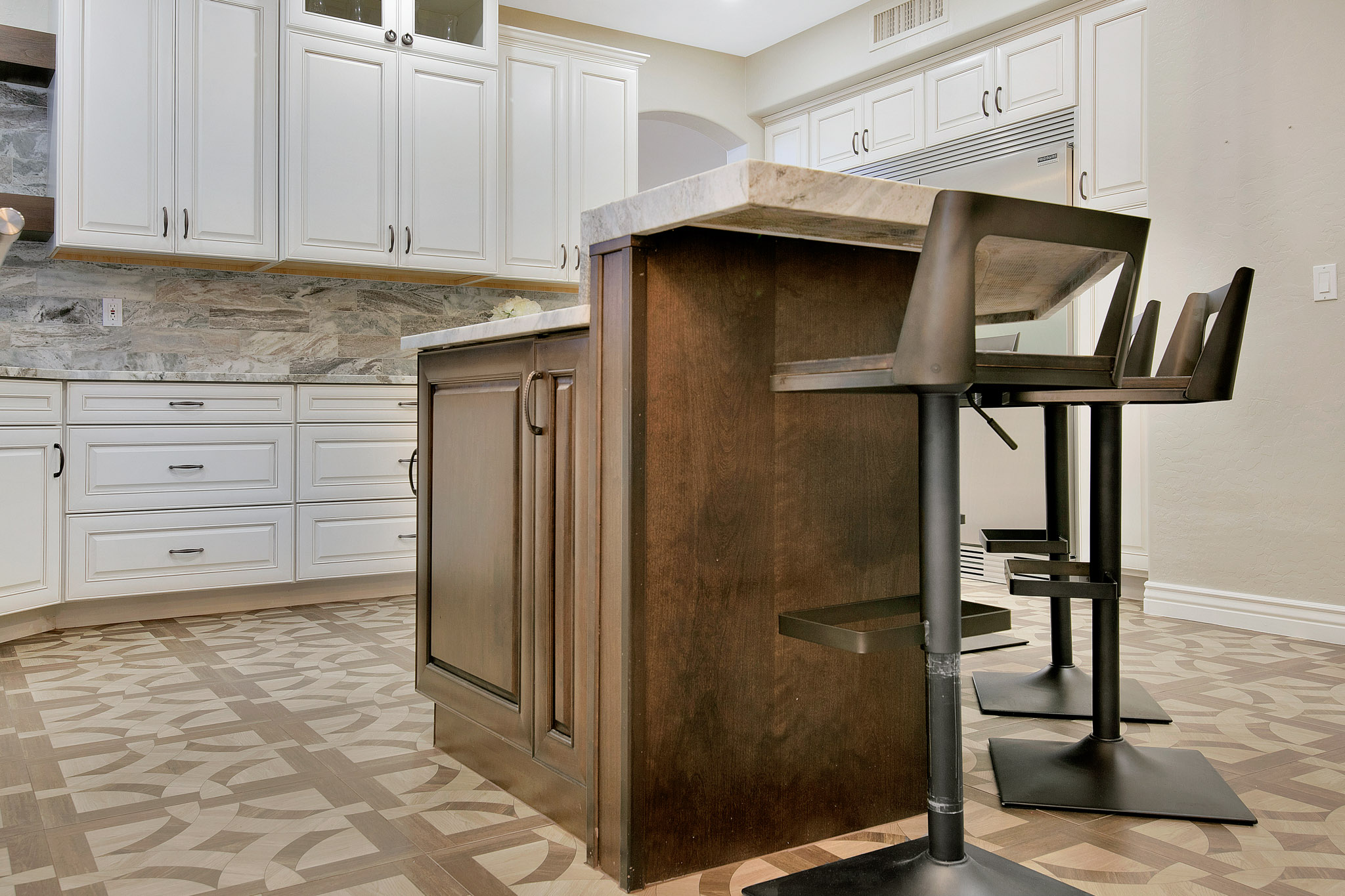 Custom kitchen renovation in the Scottsdale area with professional finish carpentry by Maverick Kitchens
